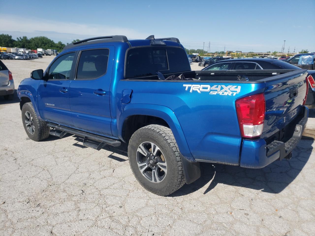 2017 TOYOTA TACOMA DOU - Фото 2