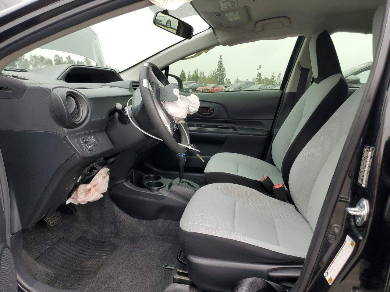 2015 TOYOTA PRIUS C - Image 7