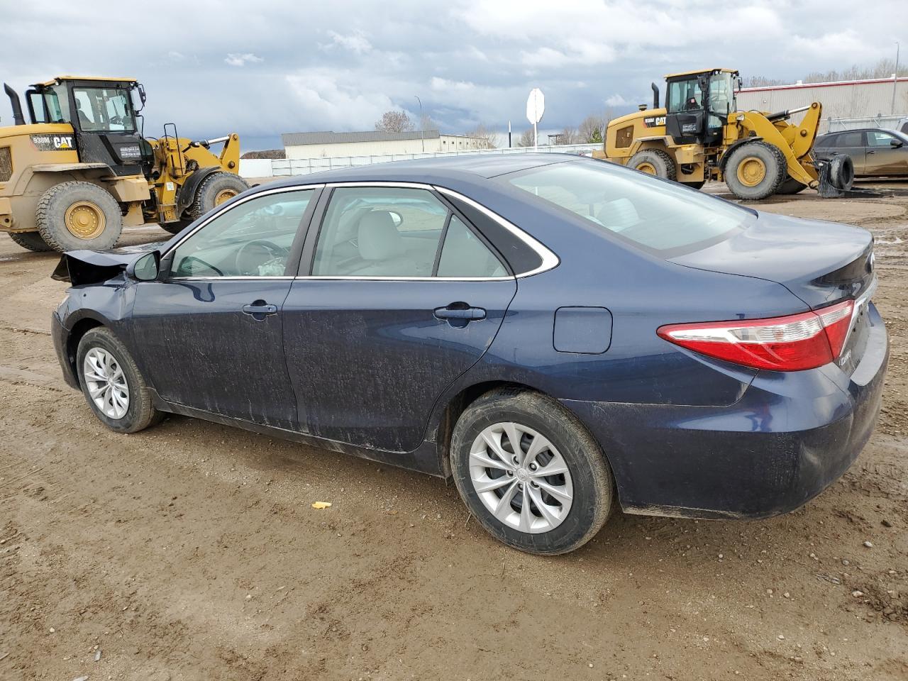 2017 TOYOTA CAMRY LE - Фото 2