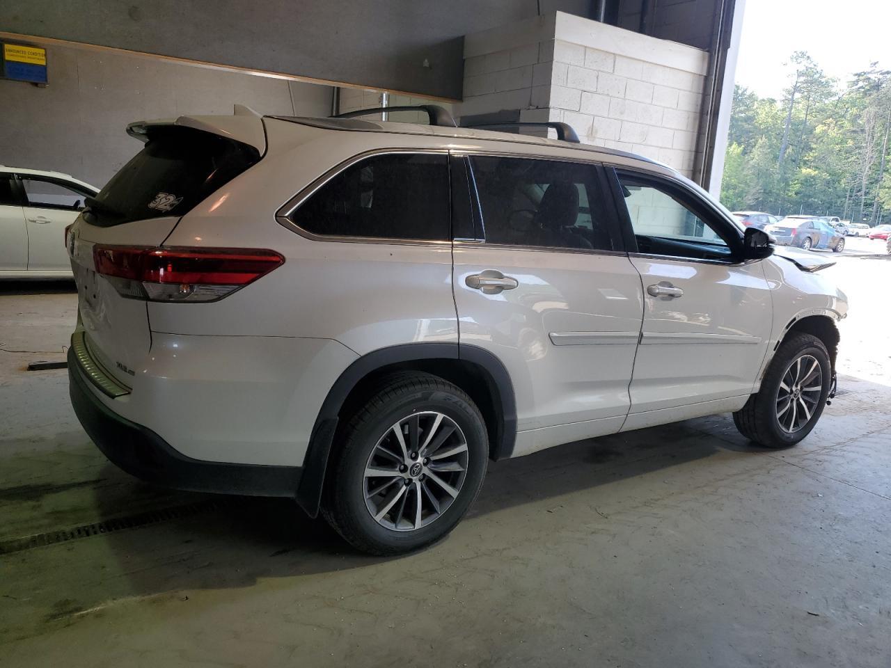 2018 TOYOTA HIGHLANDER - Фото 3