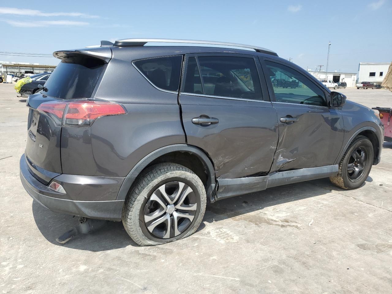 2018 TOYOTA RAV4 LE - Фото 3