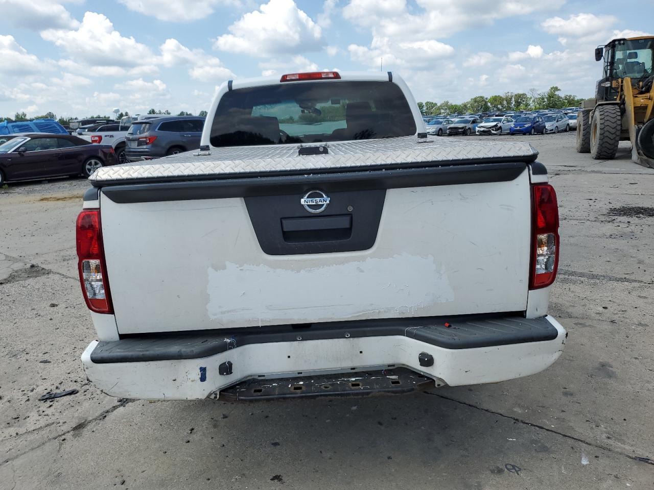 2017 NISSAN FRONTIER S - Image 6