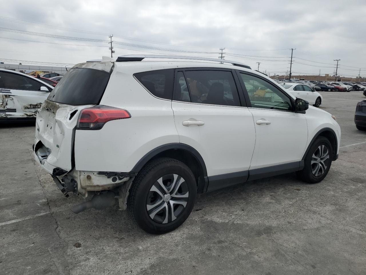 2016 TOYOTA RAV4 LE - Фото 3