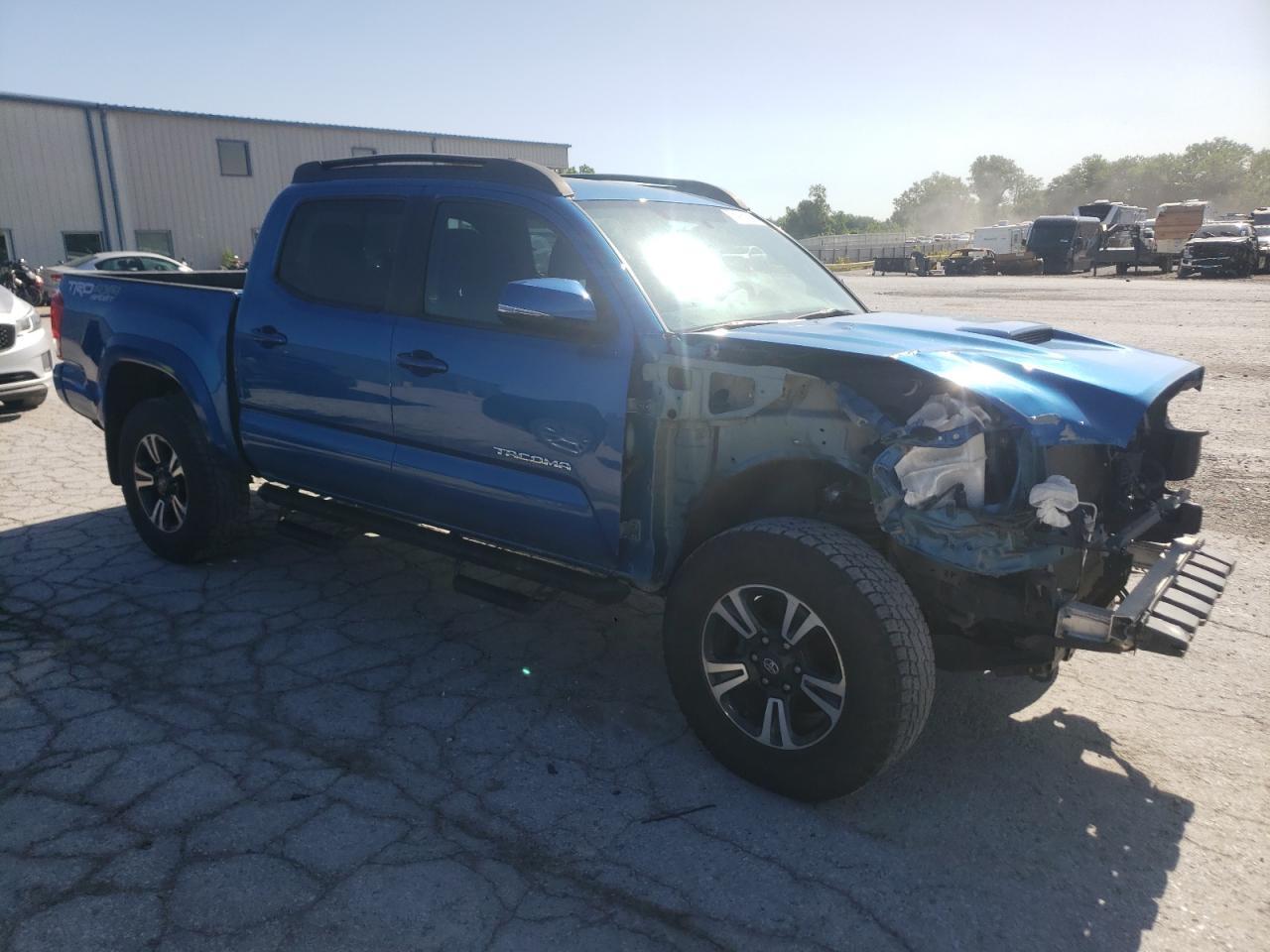 2017 TOYOTA TACOMA DOU - Фото 4