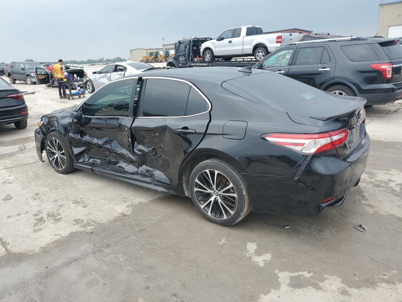 2020 TOYOTA CAMRY SE - Image 2