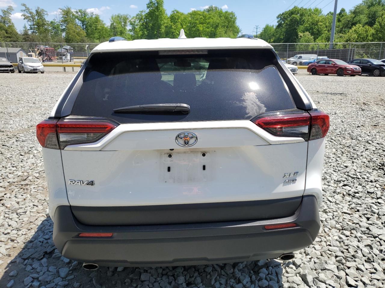 2020 TOYOTA RAV4 XLE - Image 6