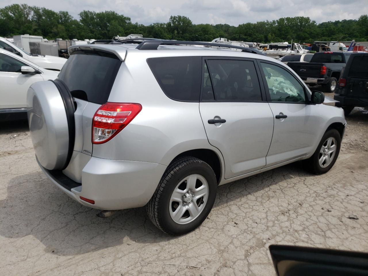 2011 TOYOTA RAV4 - Фото 3
