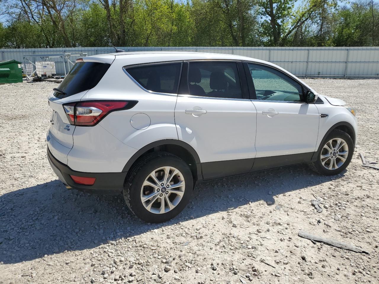 2017 FORD ESCAPE SE - Фото 3