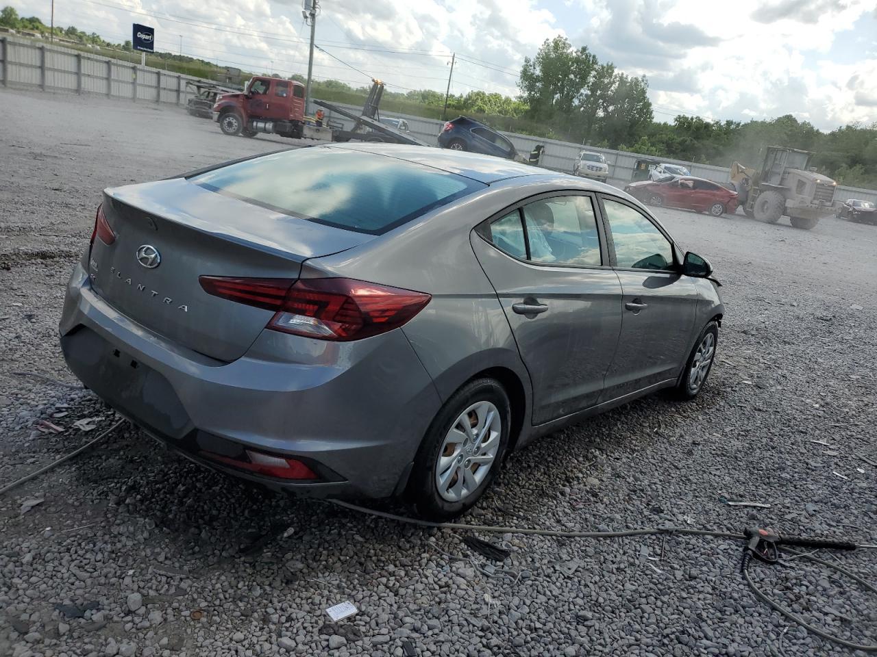 2019 HYUNDAI ELANTRA SE - Фото 3