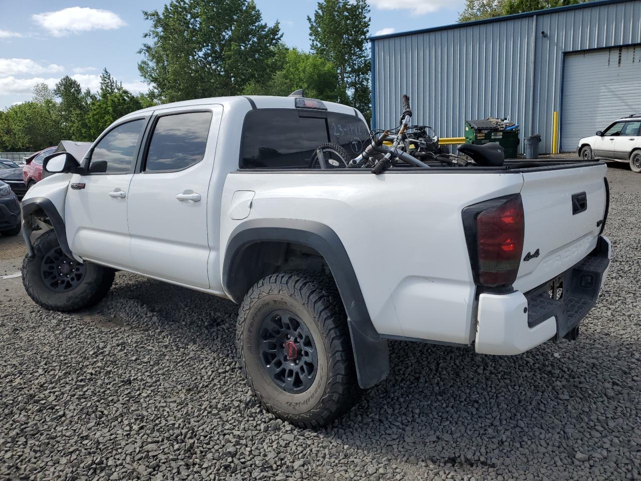 2017 TOYOTA TACOMA DOU - Фото 2