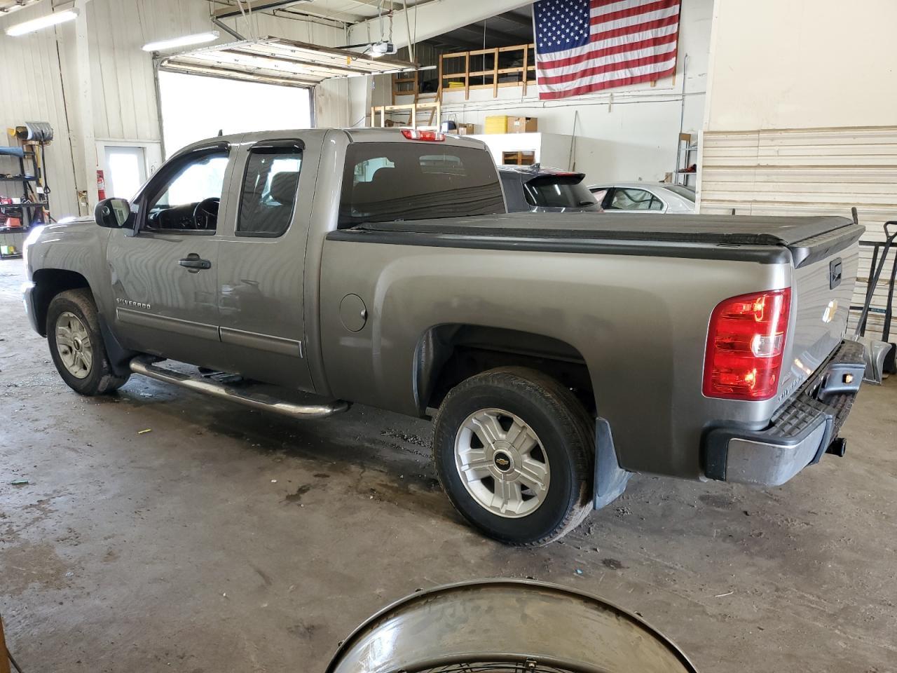 2013 CHEVROLET SILVERADO - Image 2