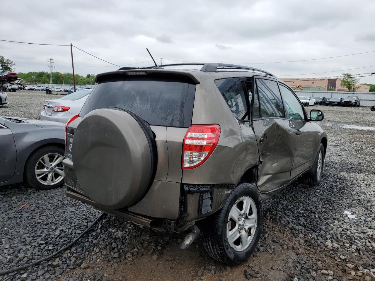 2011 TOYOTA RAV4 - Image 3