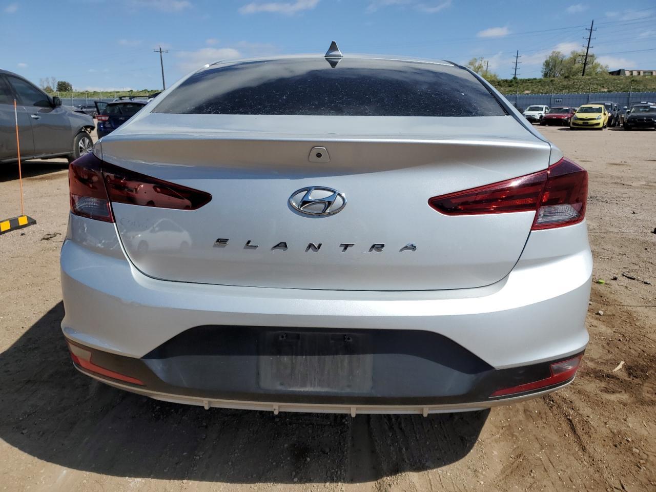 2019 HYUNDAI ELANTRA SE - Image 6