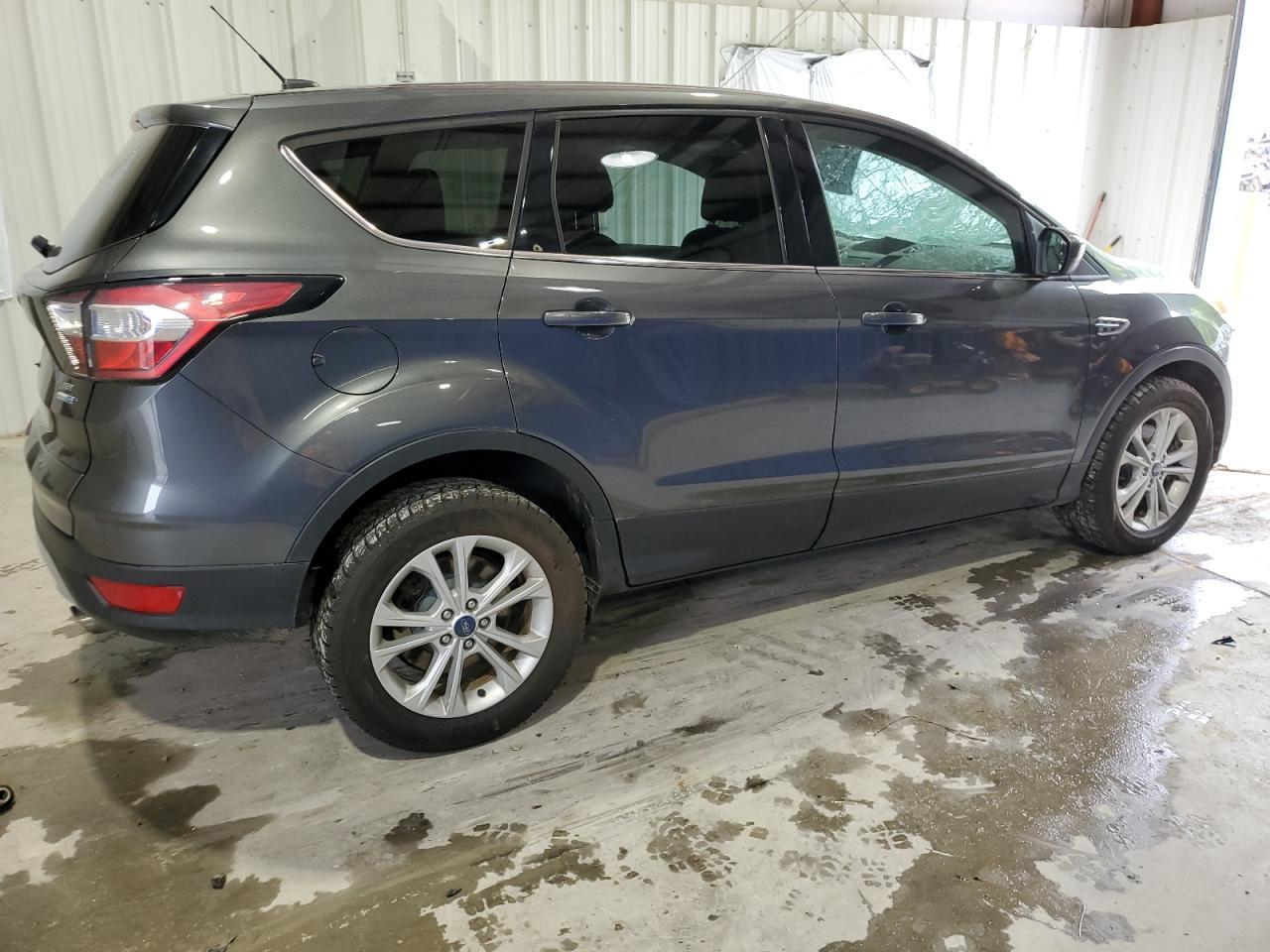 2017 FORD ESCAPE SE - Image 3