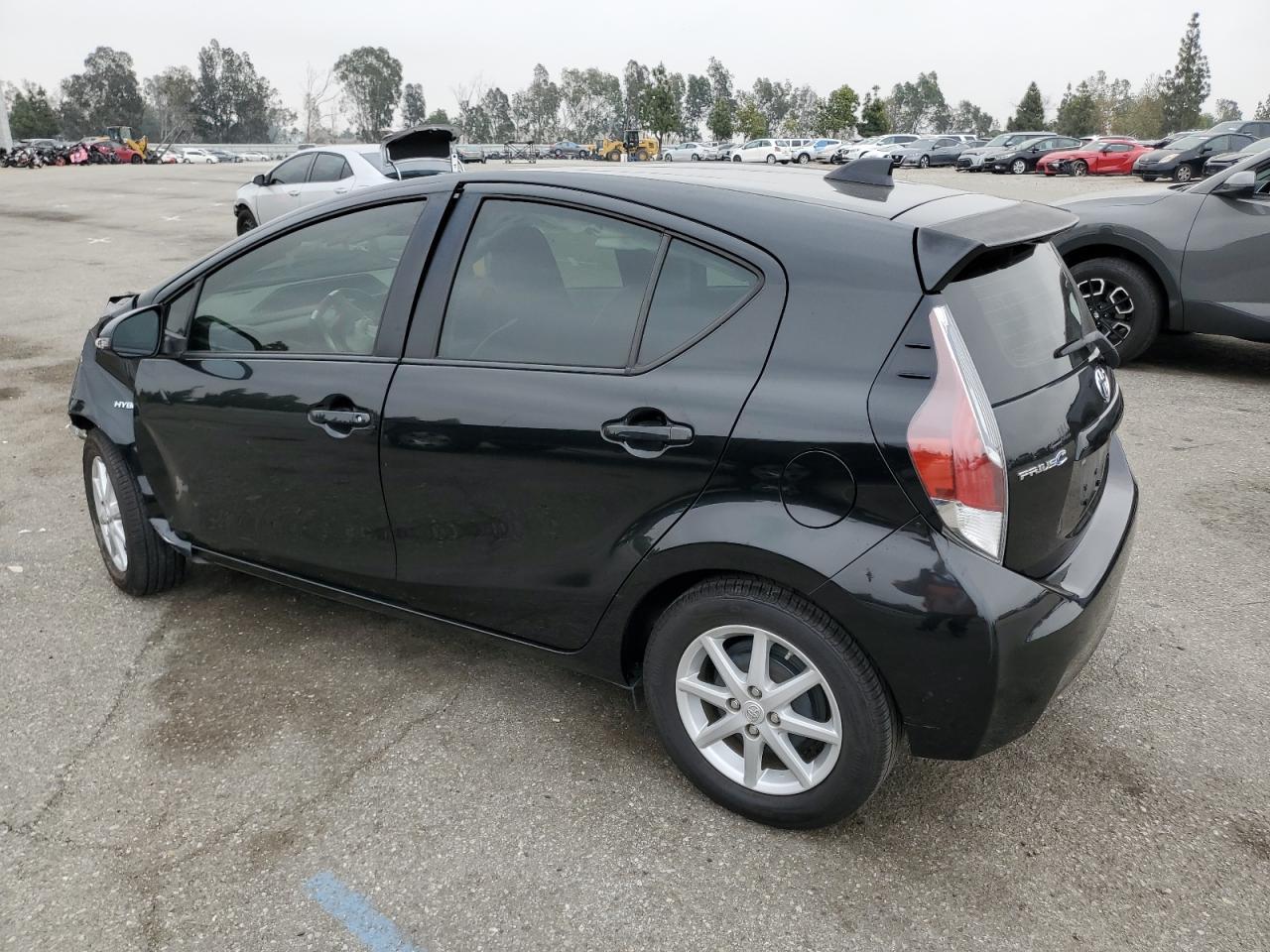 2015 TOYOTA PRIUS C - Image 2