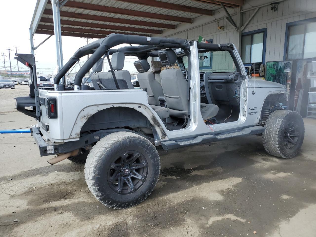 2010 JEEP WRANGLER U - Фото 3