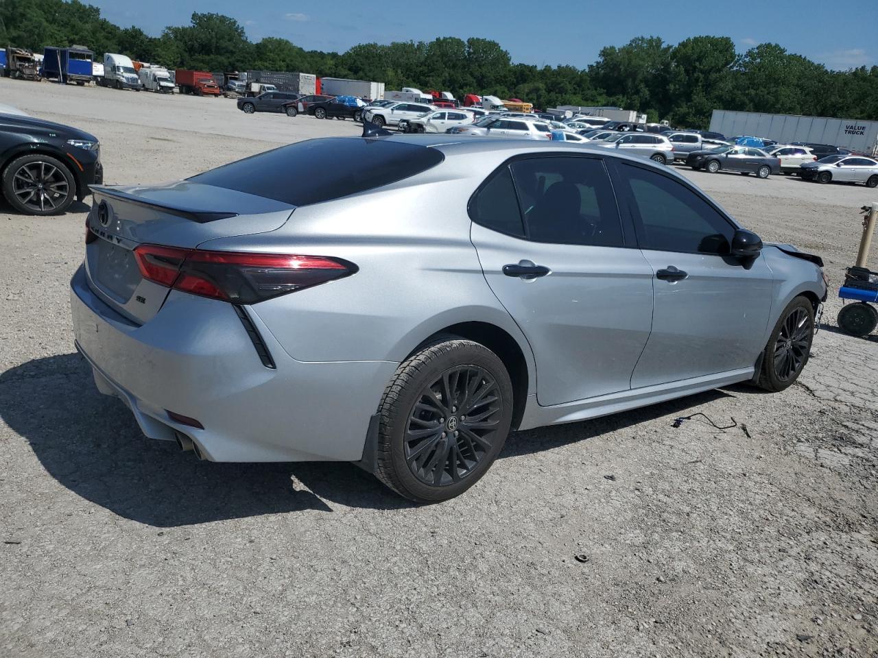 2020 TOYOTA CAMRY SE - Image 3