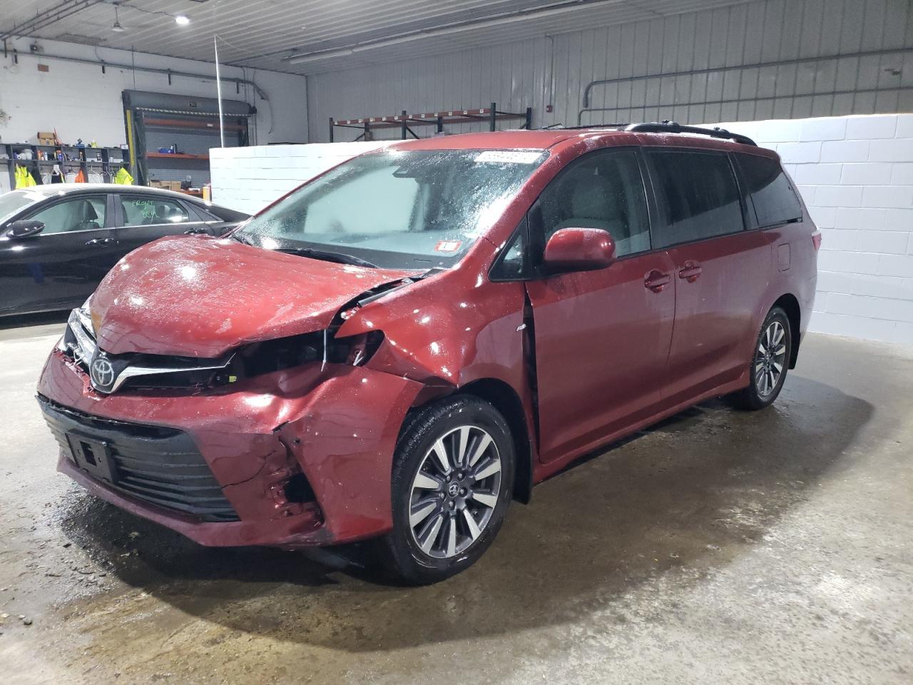 2019 TOYOTA SIENNA LE car image