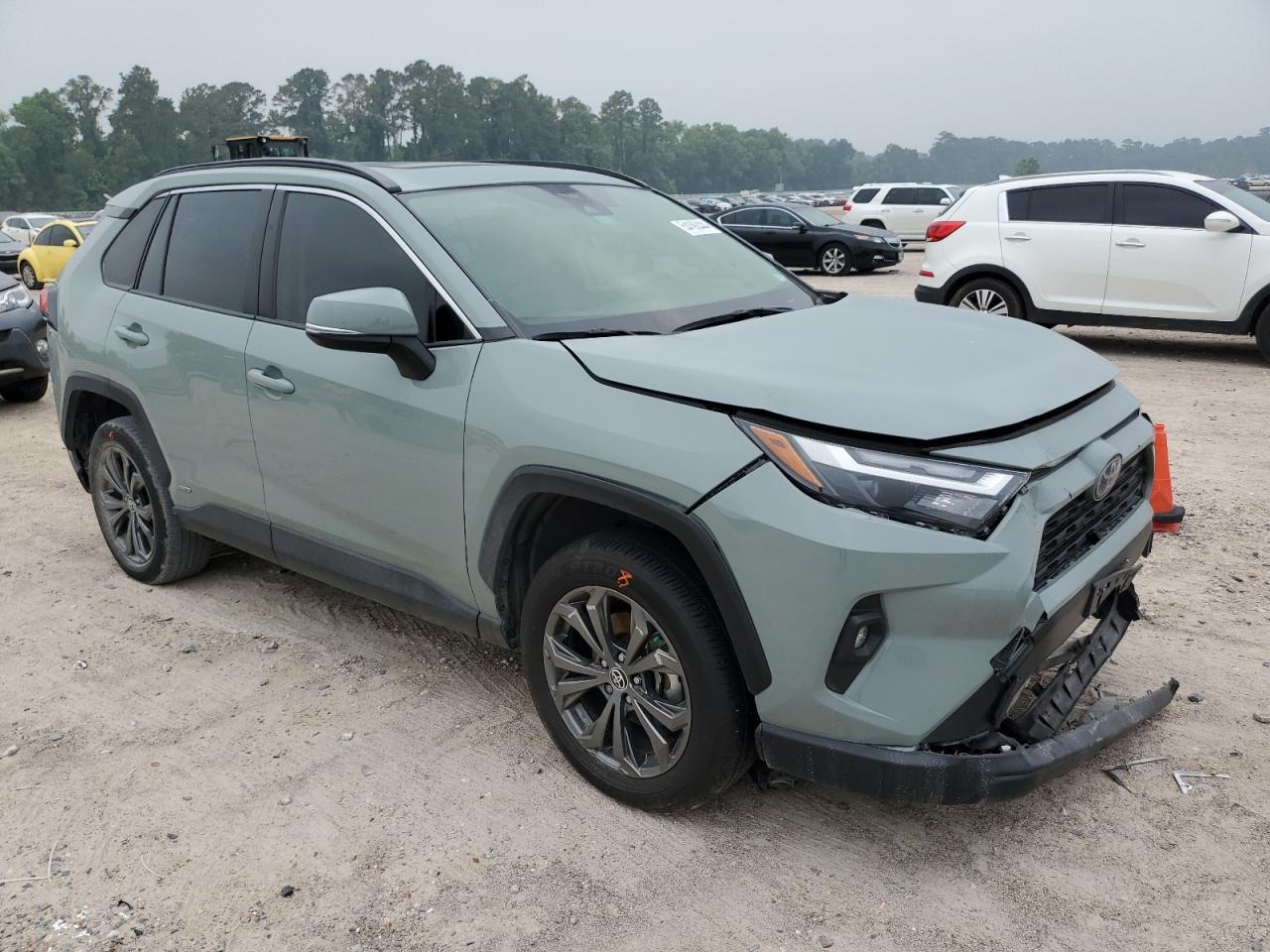 2022 TOYOTA RAV4 XLE P - Image 4