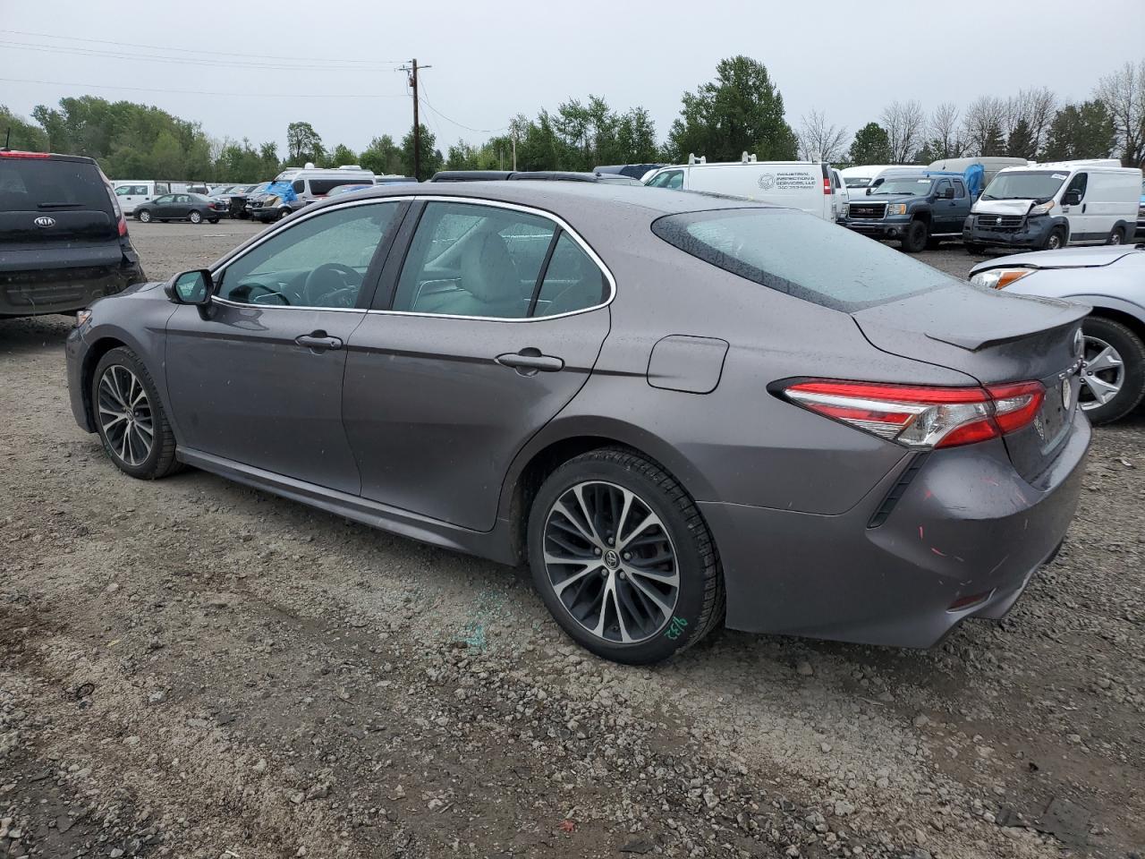 2018 TOYOTA CAMRY L - Фото 2