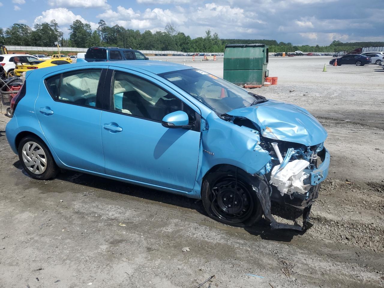 2015 TOYOTA PRIUS C - Image 4