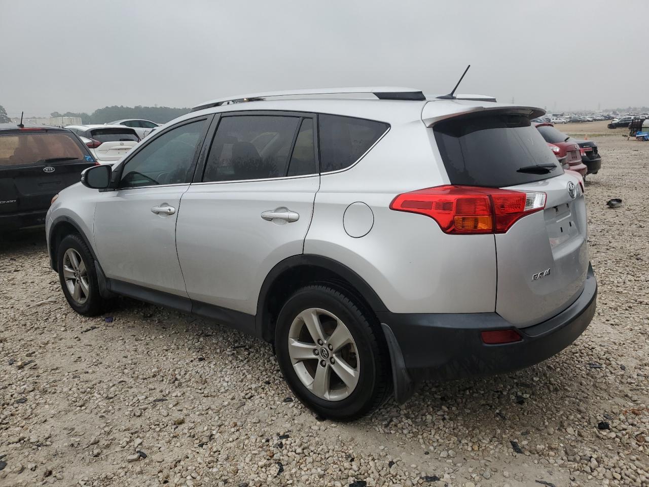2015 TOYOTA RAV4 XLE - Фото 2