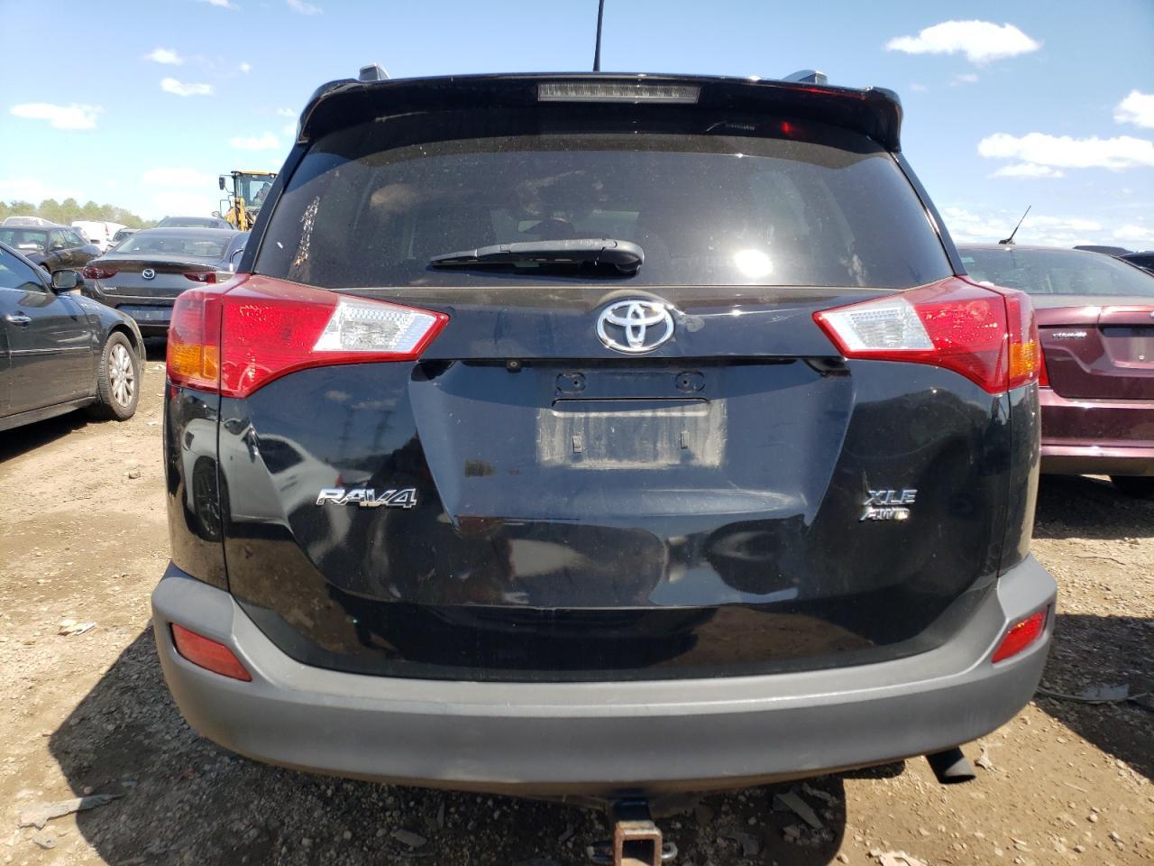 2015 TOYOTA RAV4 XLE - Image 6