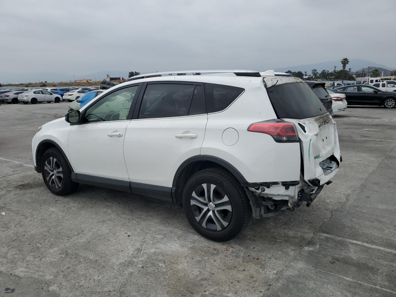 2016 TOYOTA RAV4 LE - Фото 2