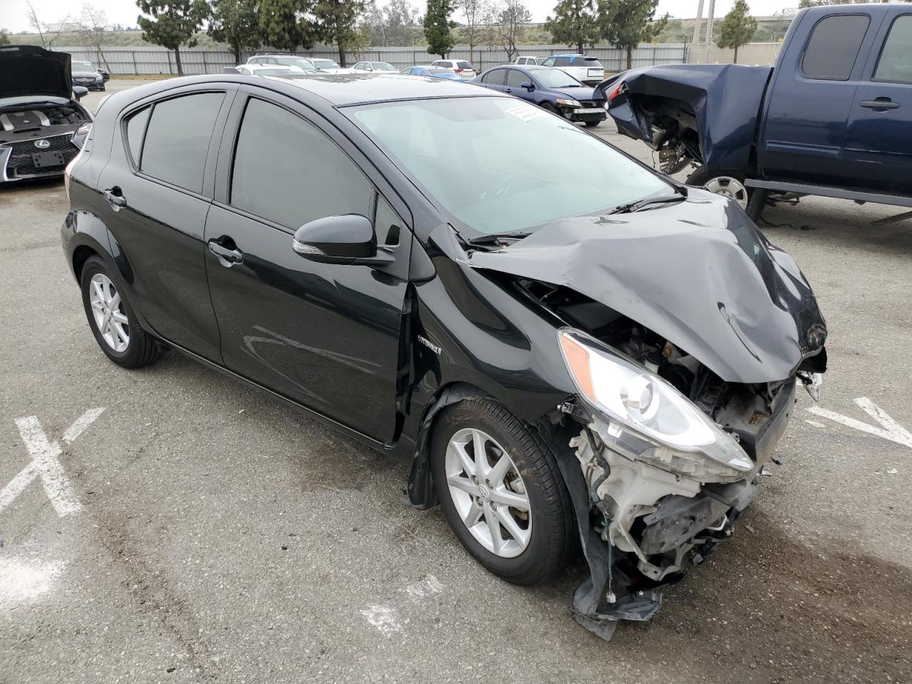 2015 TOYOTA PRIUS C - Image 4