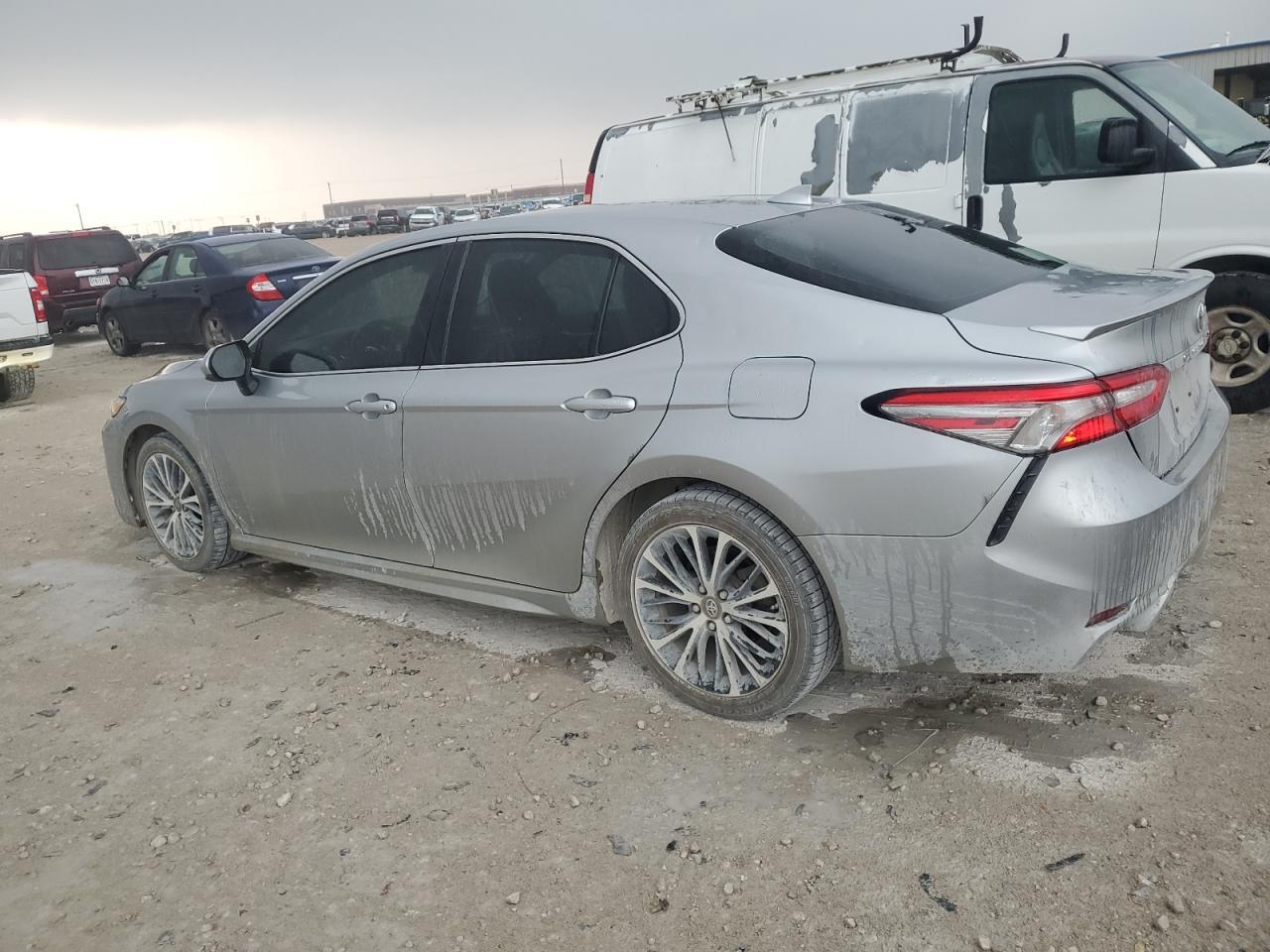 2019 TOYOTA CAMRY L - Фото 2