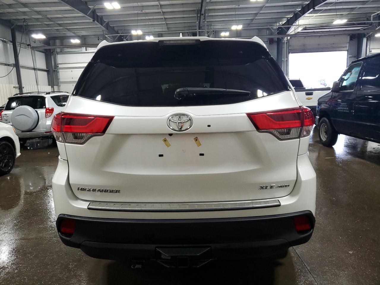 2019 TOYOTA HIGHLANDER - Image 6
