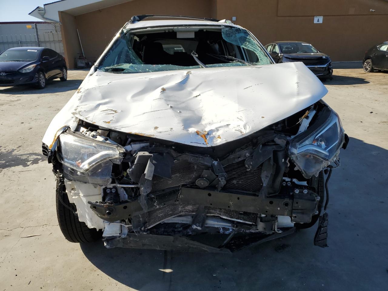 2016 TOYOTA RAV4 LE - Фото 5