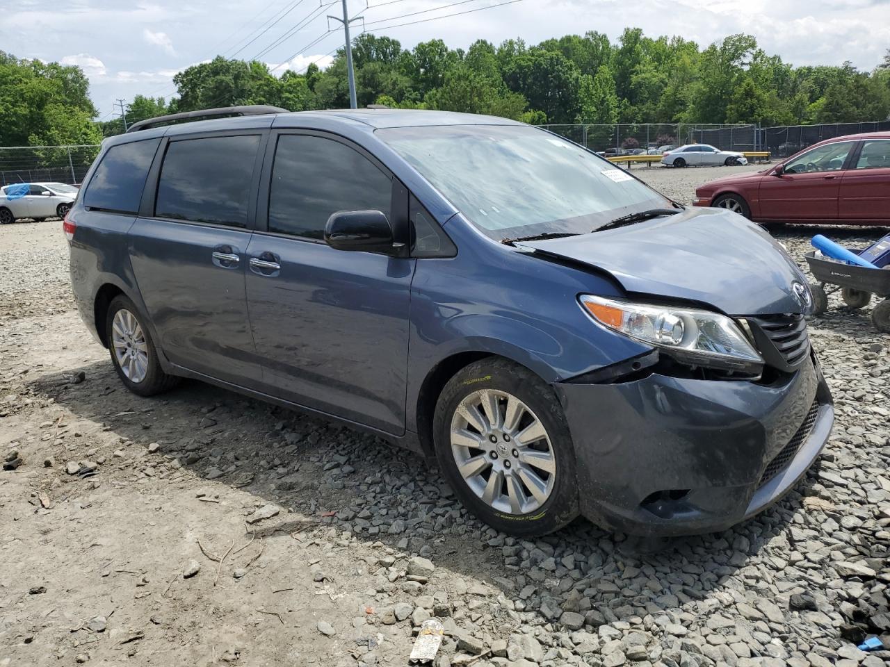 2013 TOYOTA SIENNA XLE - Фото 4