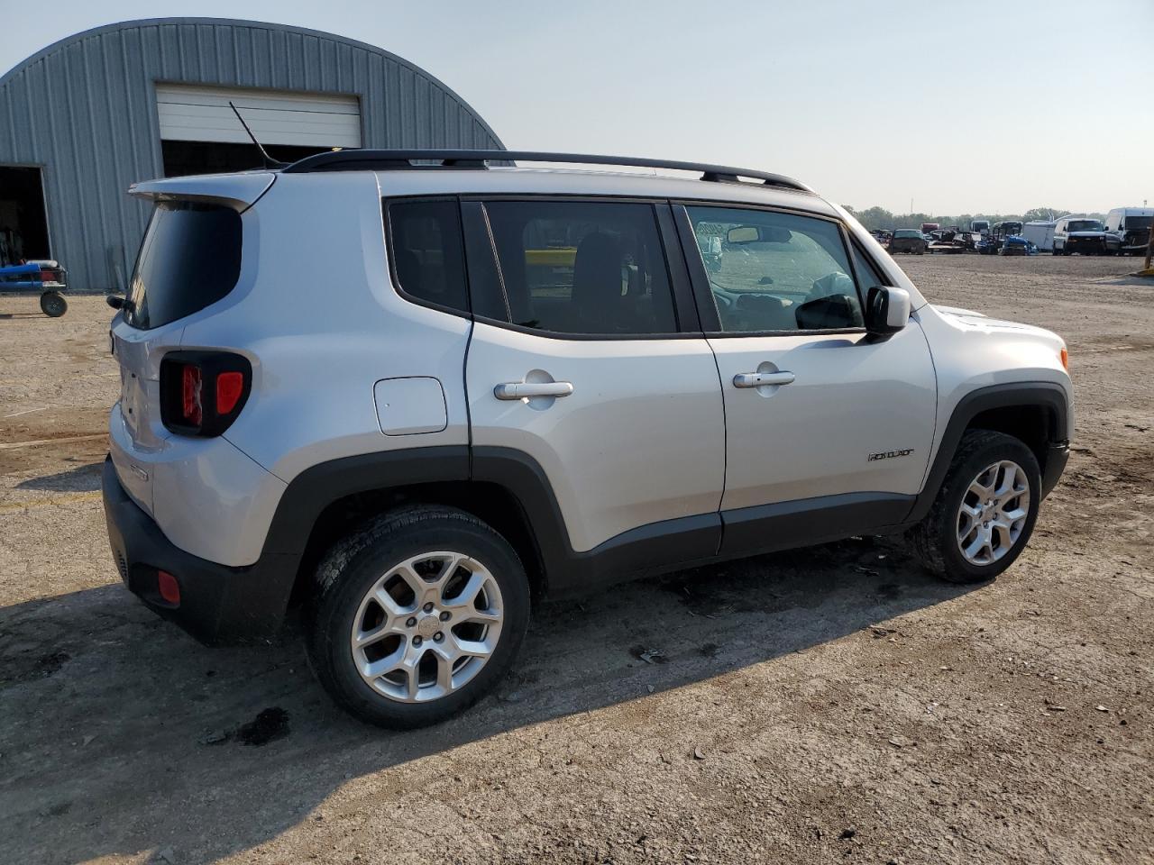 2017 JEEP RENEGADE L - Image 3