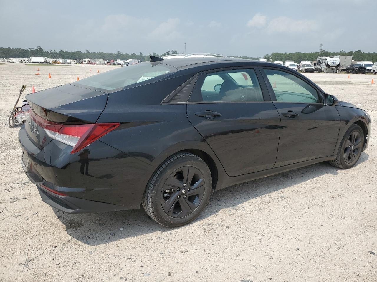 2022 HYUNDAI ELANTRA SE - Фото 3
