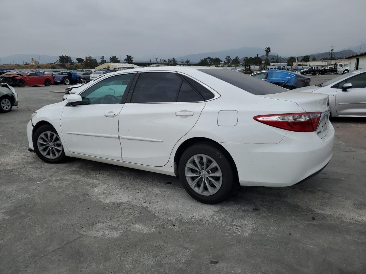 2017 TOYOTA CAMRY LE - Фото 2