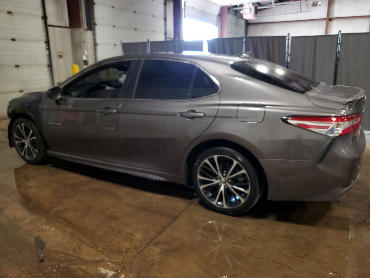 2020 TOYOTA CAMRY SE - Фото 2