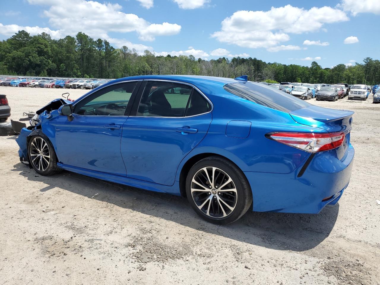 2020 TOYOTA CAMRY SE - Image 2