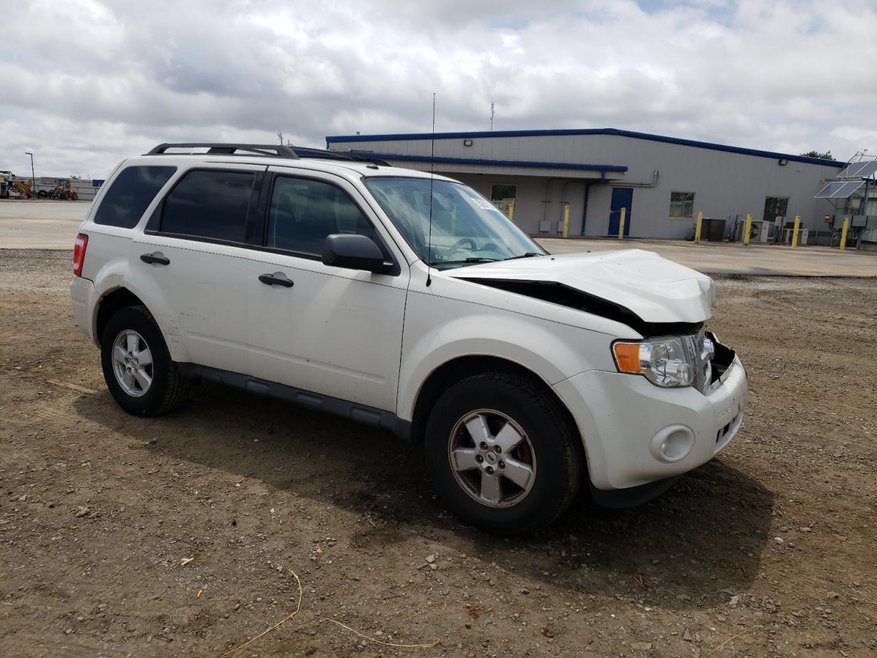2010 FORD ESCAPE XLT - Image 4