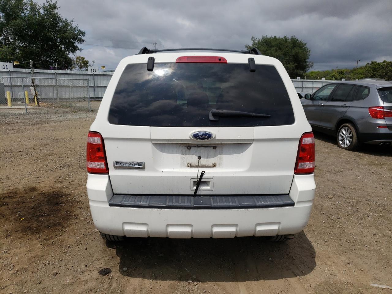 2010 FORD ESCAPE XLT - Image 6