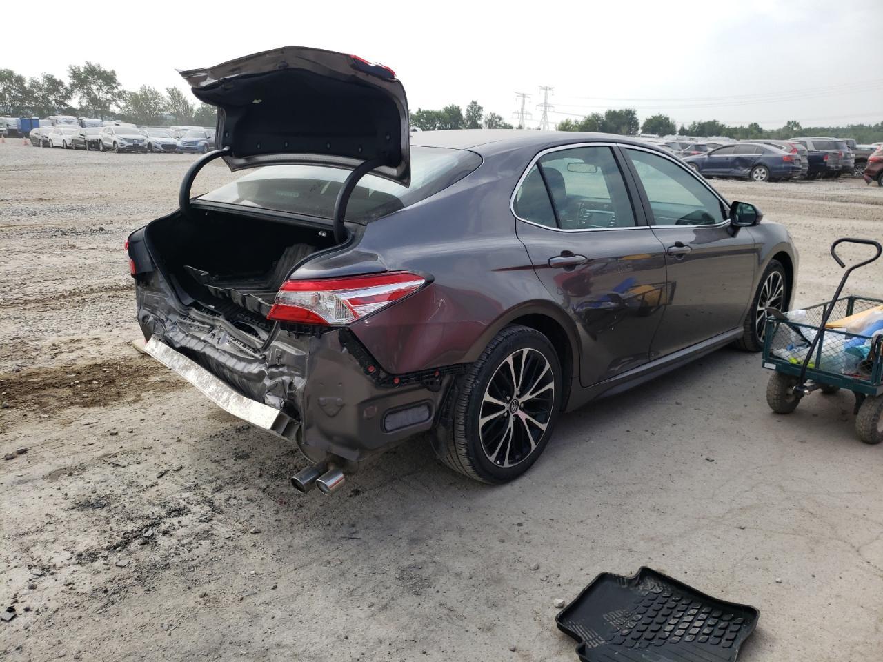 2020 TOYOTA CAMRY SE - Фото 3