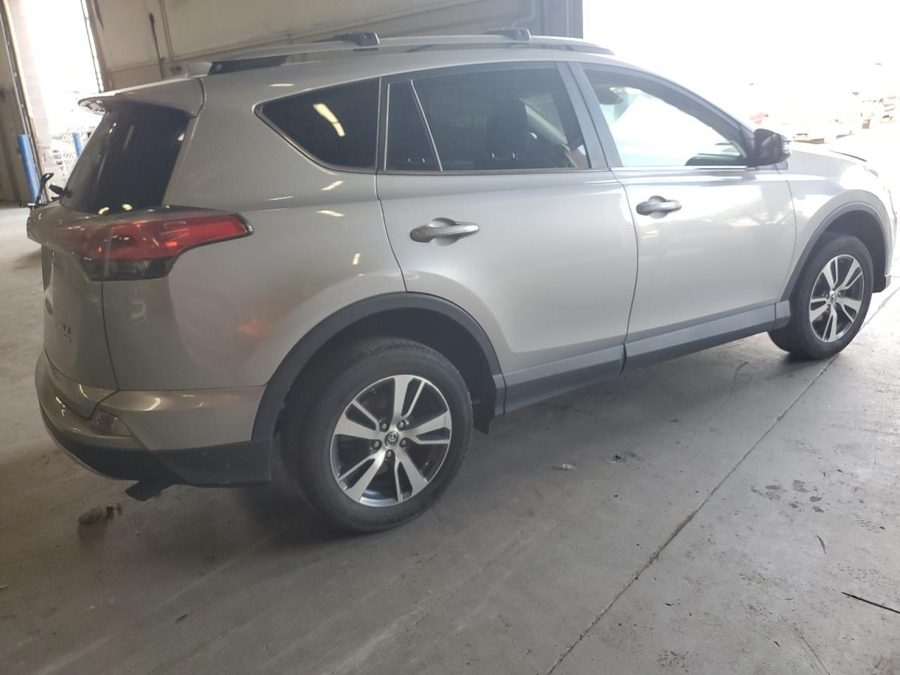 2017 TOYOTA RAV4 XLE - Фото 3