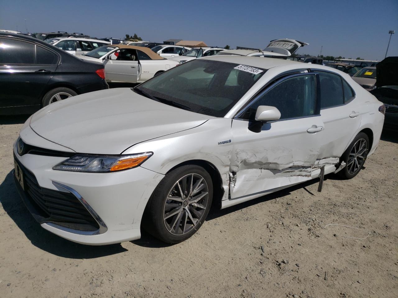 2021 TOYOTA CAMRY XLE car image