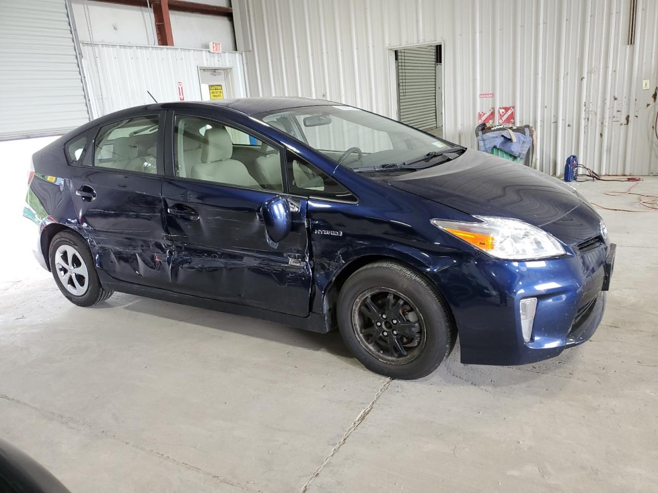 2015 TOYOTA PRIUS - Image 4