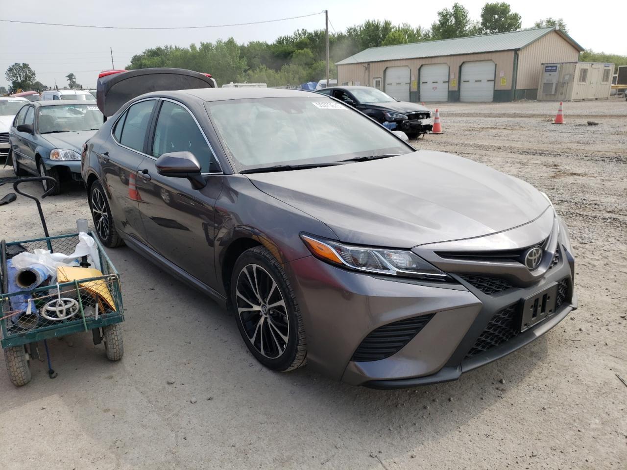 2020 TOYOTA CAMRY SE - Фото 4