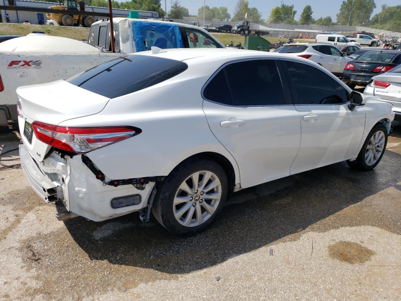 2020 TOYOTA CAMRY LE - Фото 3