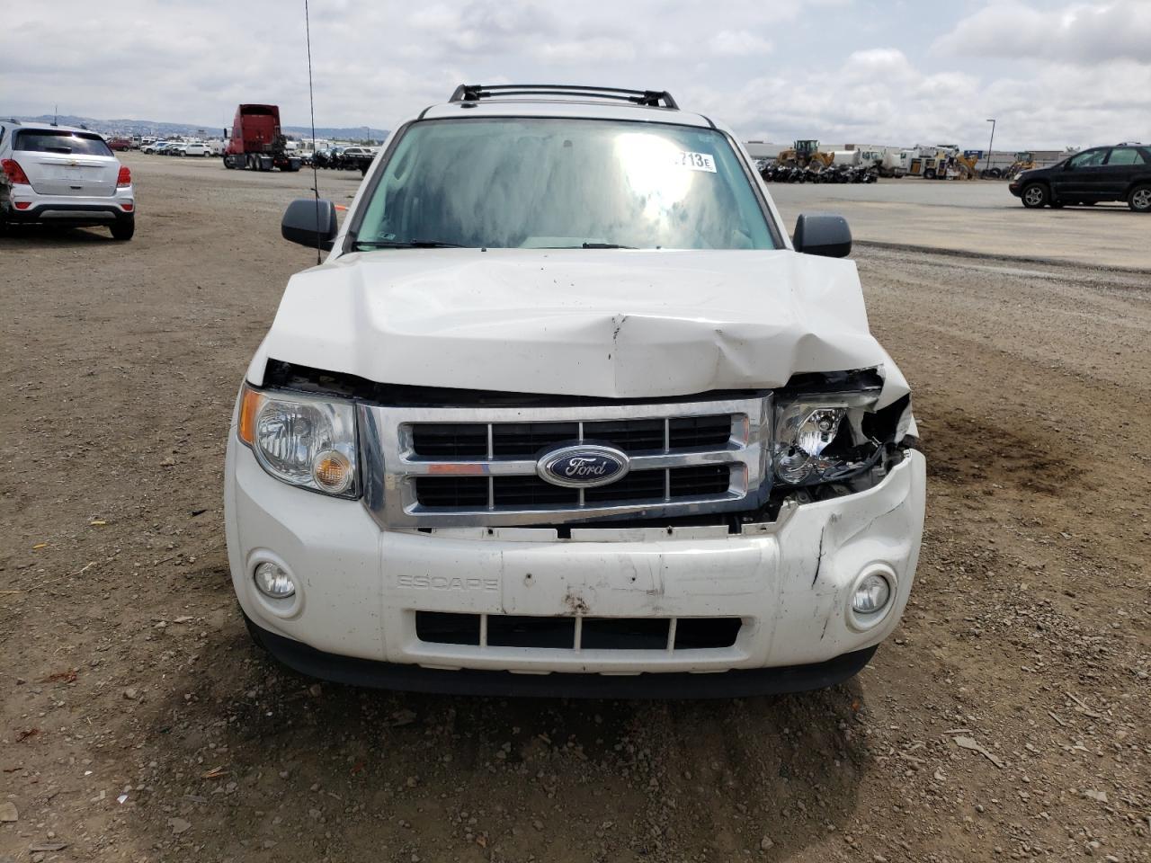 2010 FORD ESCAPE XLT - Image 5