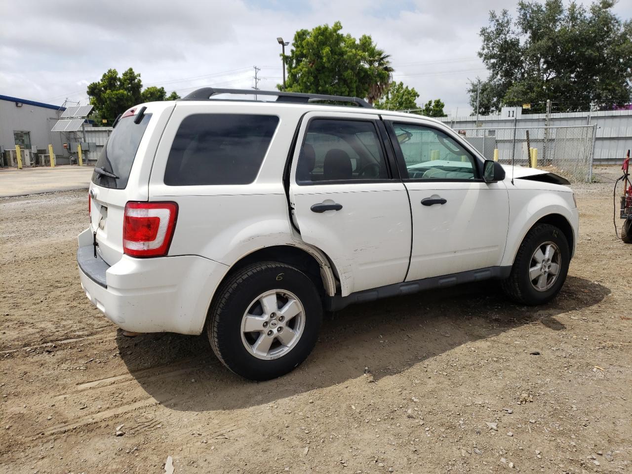 2010 FORD ESCAPE XLT - Image 3