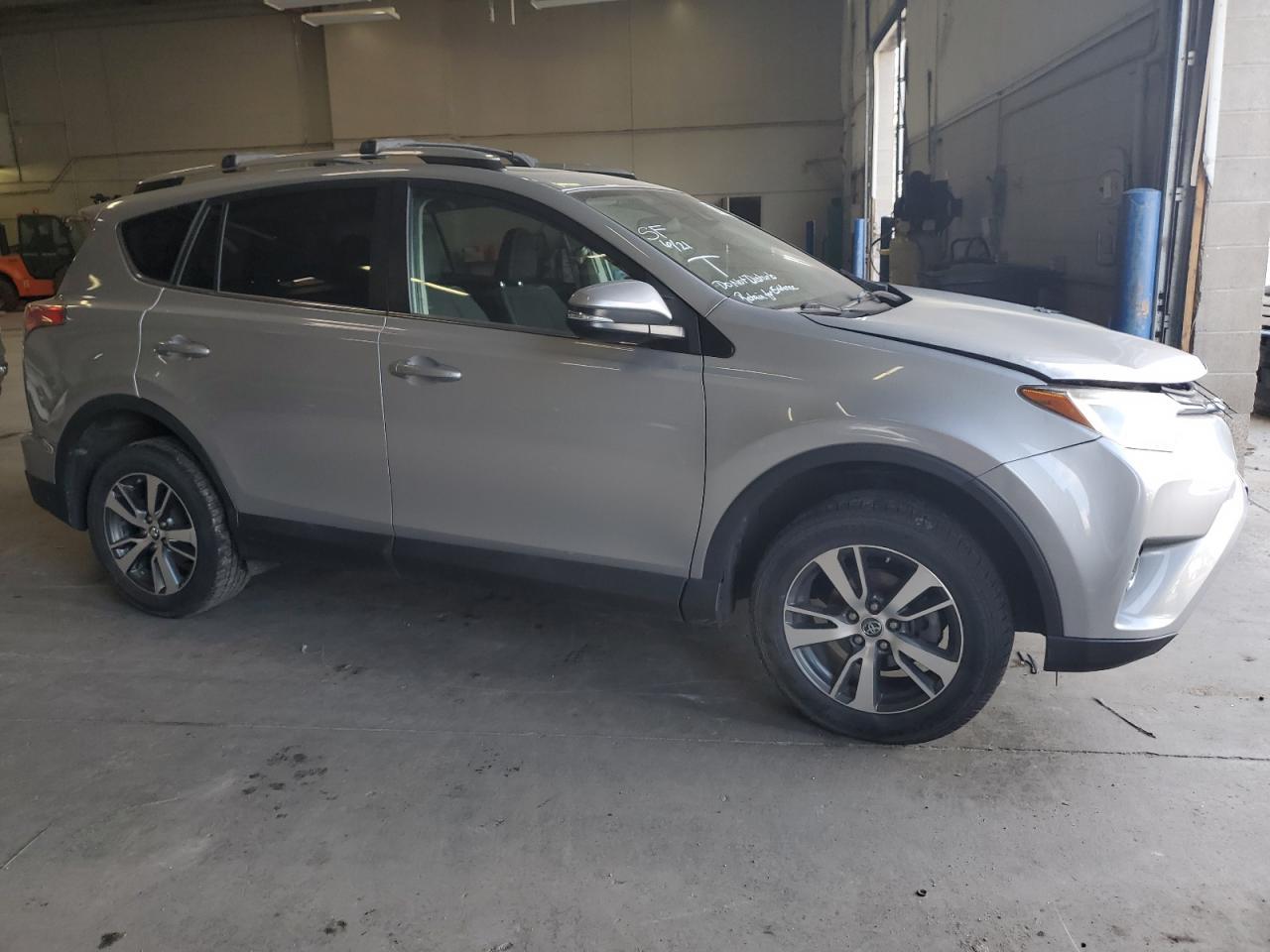 2017 TOYOTA RAV4 XLE - Фото 4