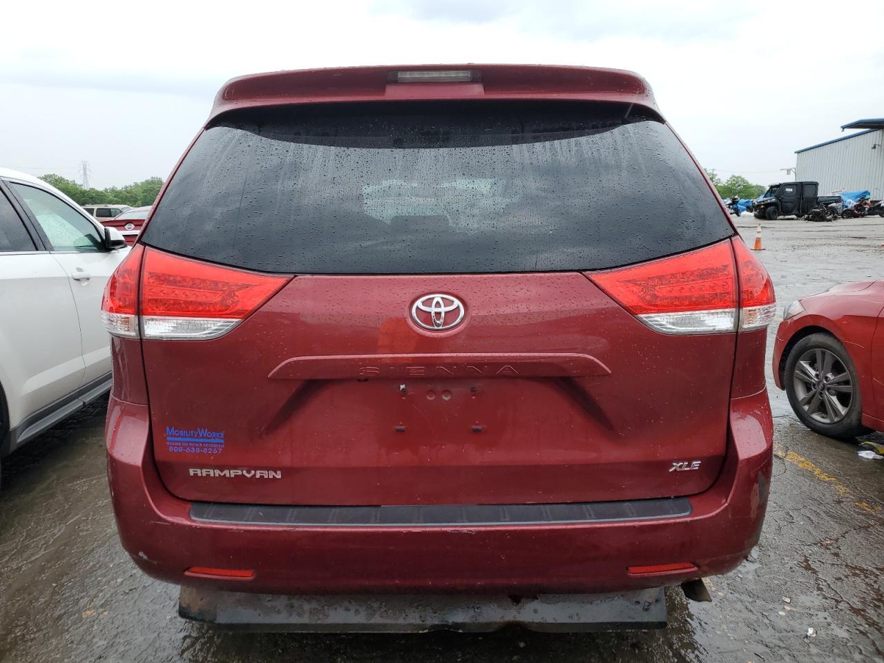 2011 TOYOTA SIENNA XLE - Фото 6